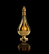 Diorling perfume, 1963. Photo (c) Laziz Hamani