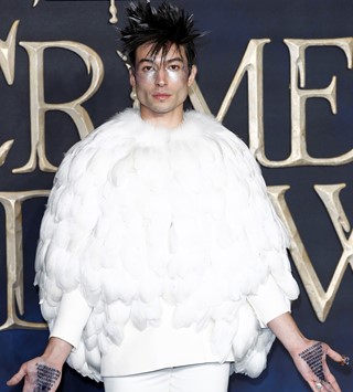 Ezra Miller in Givenchy Haute Couture (2)