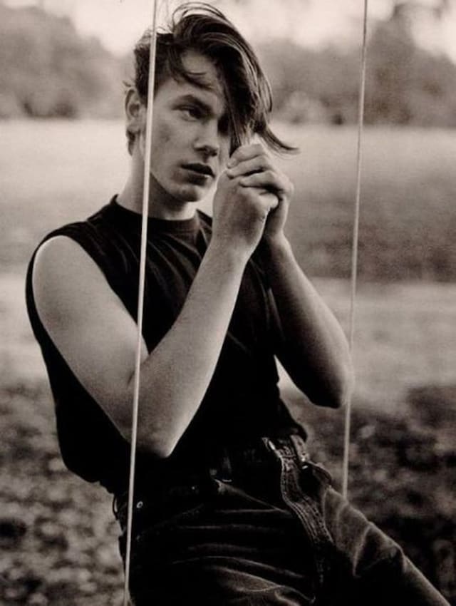 River Phoenix style fashion 90s grunge