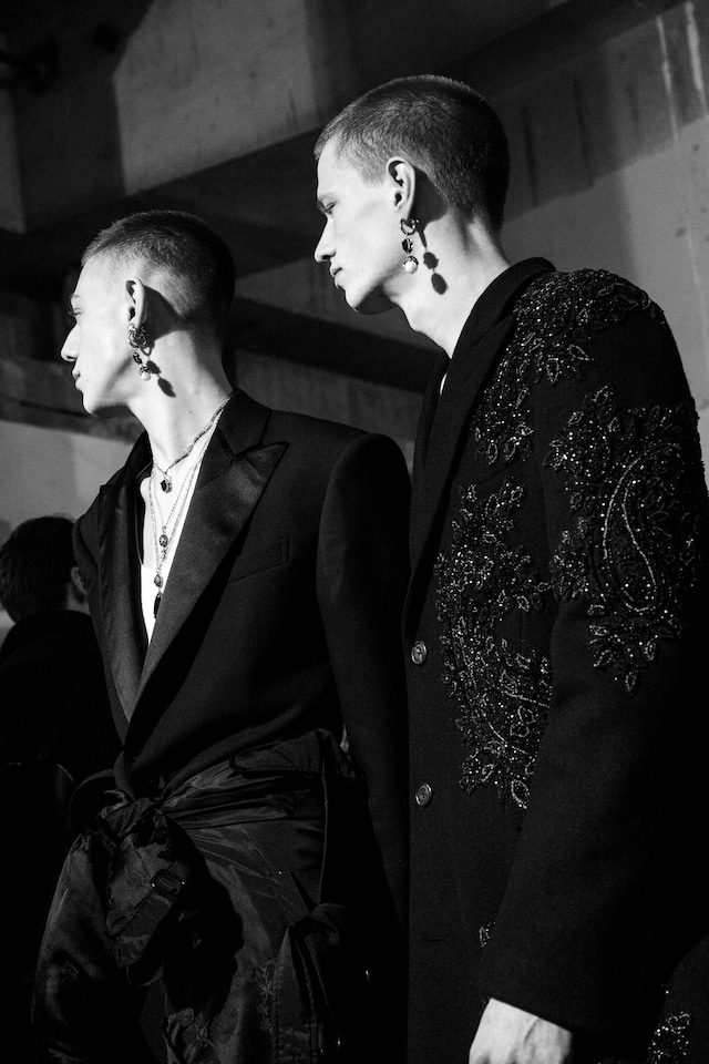 Backstage Alexander McQueen Men's Sarah Burton 2018 AW18