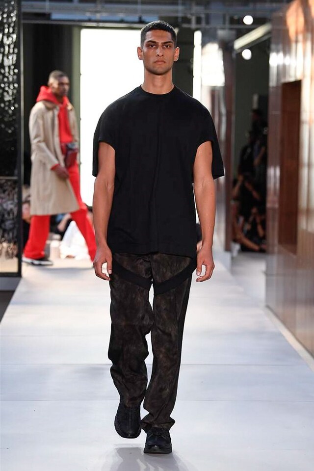 Burberry S/S19 SS19 Riccardo Tisci debut first show