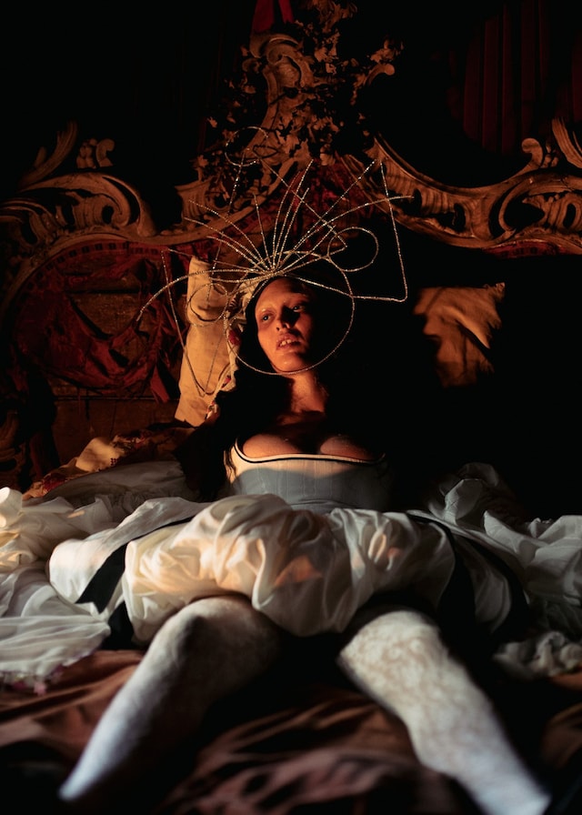 Dilara Findikoglu Spring 2019 Dennis Severs House Darkness