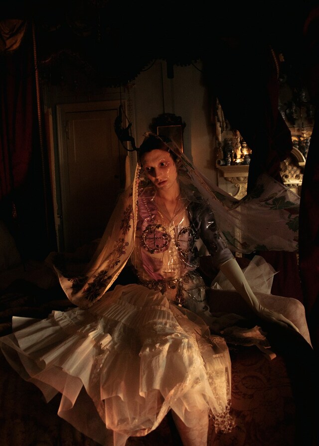 Dilara Findikoglu Spring 2019 Dennis Severs House Darkness