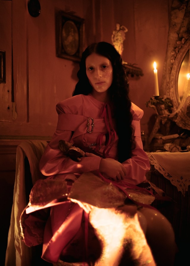 Dilara Findikoglu Spring 2019 Dennis Severs House Darkness