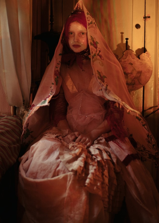 Dilara Findikoglu Spring 2019 Dennis Severs House Darkness