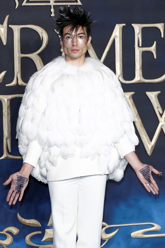 Ezra Miller in Givenchy Haute Couture (2)