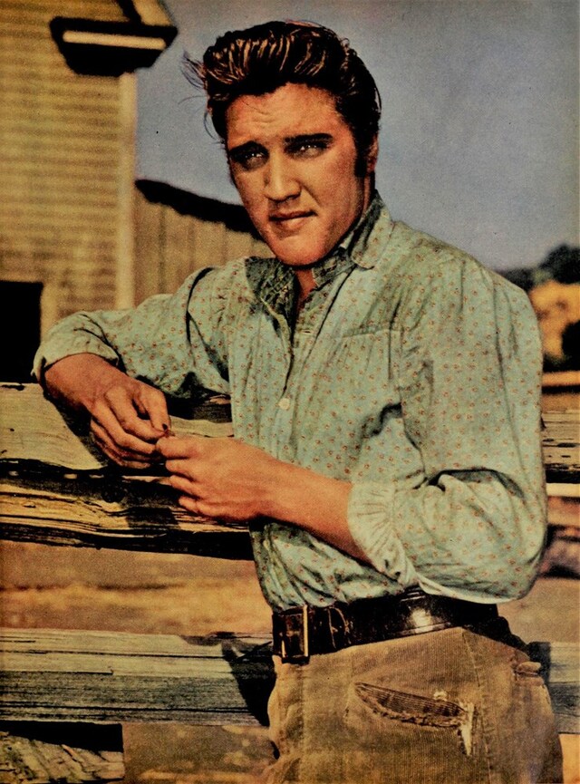Elvis_Presley_-_TV_Radio_Mirror,_January_1957_01