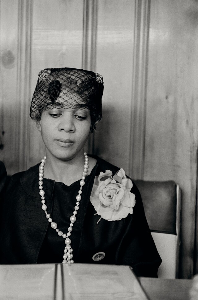 p47-Woman in Harlem restaurant 1963