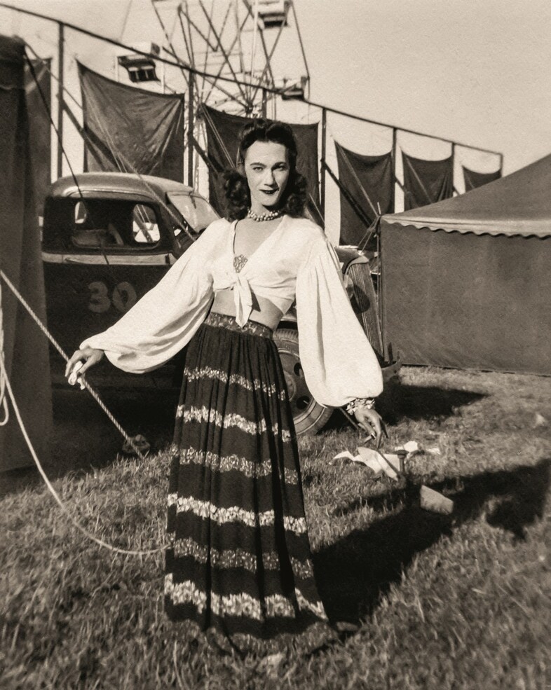 07_Press Image l Under Cover l Fairground Performe