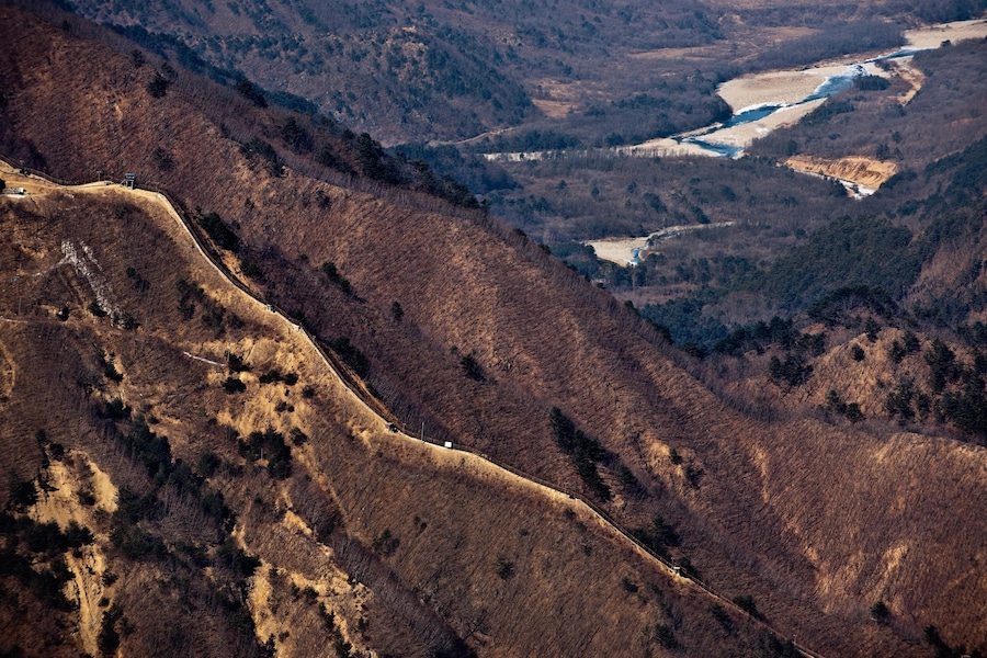 DMZ: Demilitarized Zone of Korea Park Jongwoo