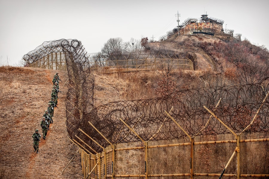 DMZ: Demilitarized Zone of Korea Park Jongwoo