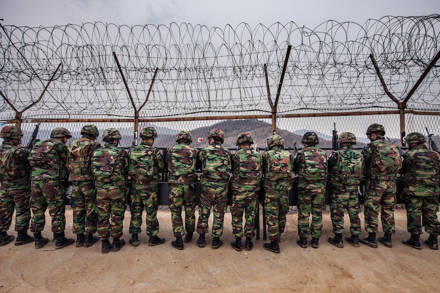 DMZ: Demilitarized Zone of Korea Park Jongwoo