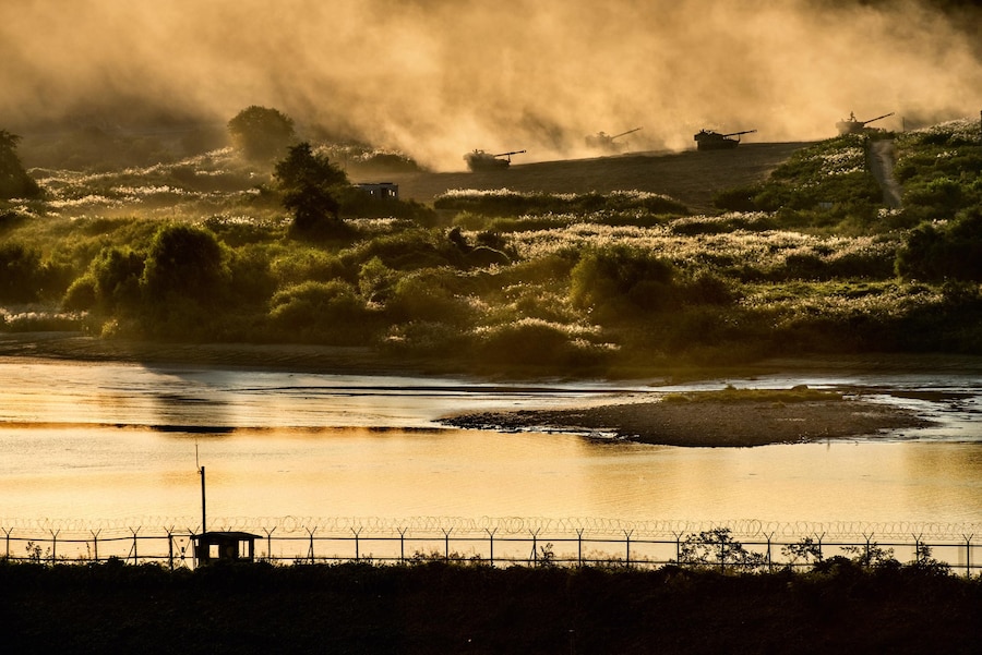 DMZ: Demilitarized Zone of Korea Park Jongwoo