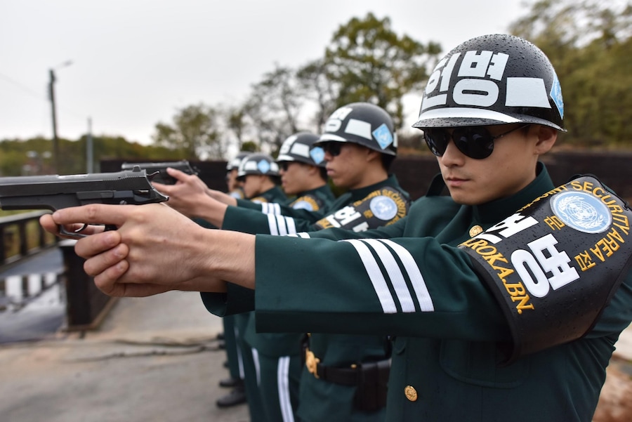 DMZ: Demilitarized Zone of Korea Park Jongwoo