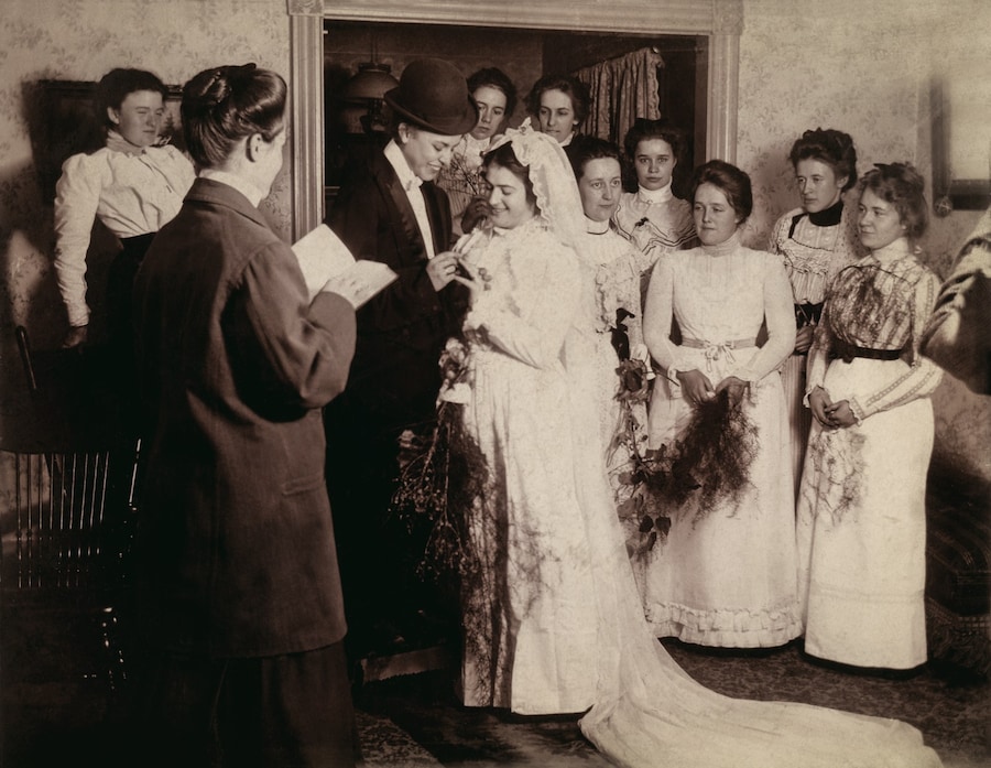 06_Press Images l Under Cover l Mock Wedding, 1900