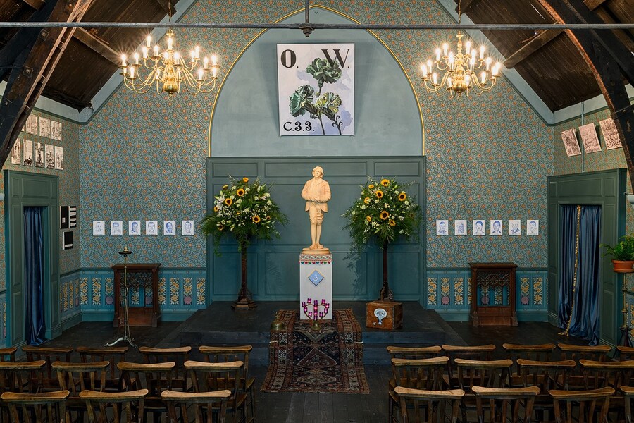 1. Oscar Wilde Temple by McDermott &amp; McGough, Stud