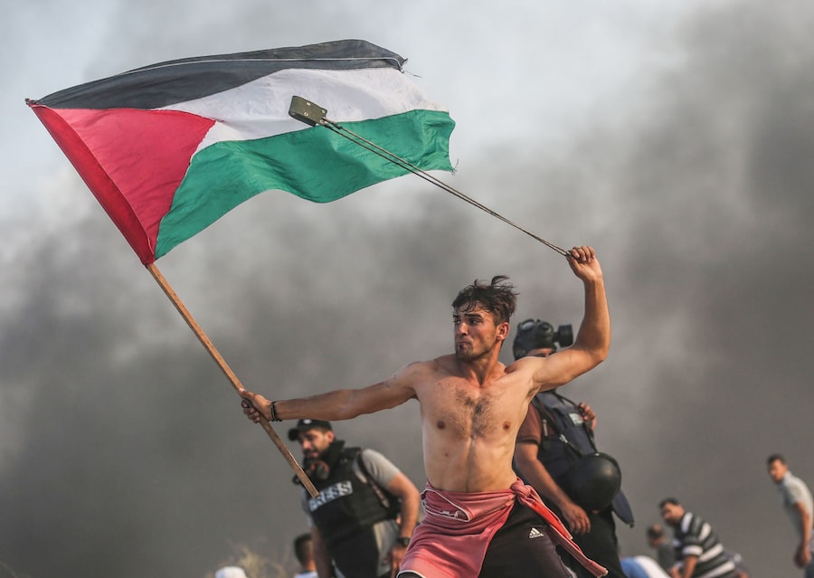 Mustafa Hassona Palestine protester iconic viral Gaza