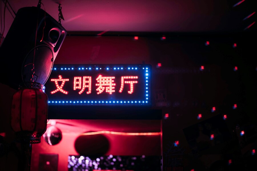 Barclay Bram Clubbing Alone