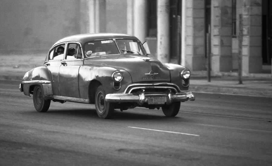 El Malec&#243;n Havana Cuba Henry Horenstein ElliottHalls photos