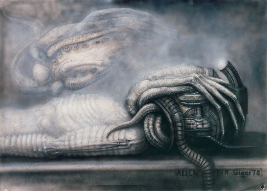 1978-B-367 Man with Helmet and Facehugger