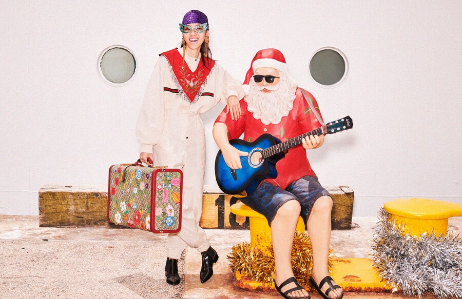 GU647_GIFT GIVING 19_DPS_PR CROPS_150dpi_050