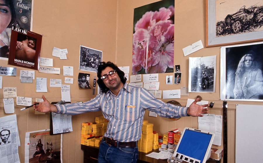 p5-Jim Marshall with arms open